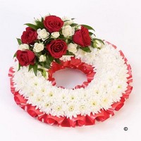 Traditional Wreath   White and Red *